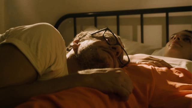 Em Solidão, a Noite, em Algum Lugar