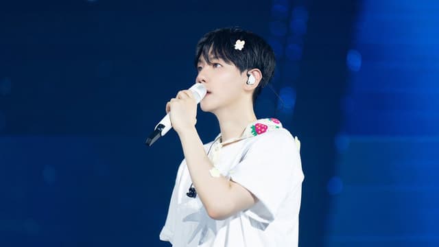 BAEKHYUN: Lonsdaleite [dot] IN CINEMAS