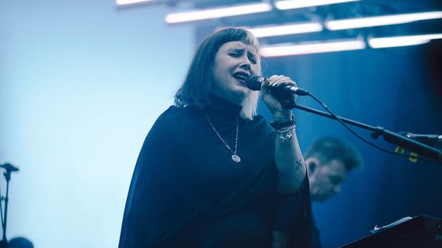 Slowdive: Echoes with Jehnny Beth
