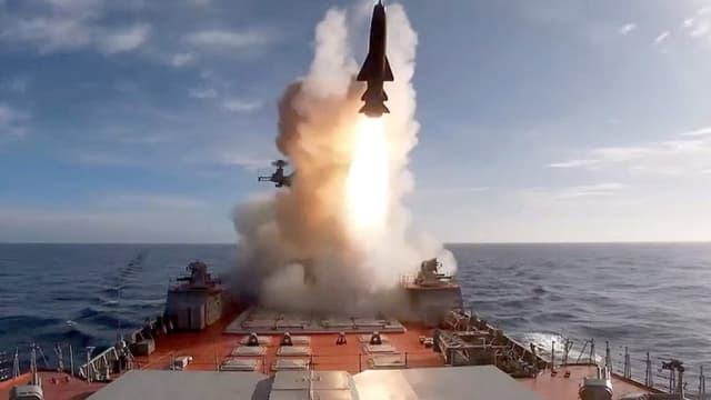 Poutine et la guerre des cinq mers