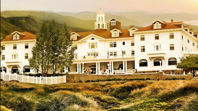 Hotel Secrets & Legends